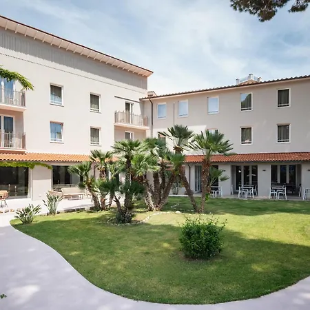 Отель Marina Garden 4*