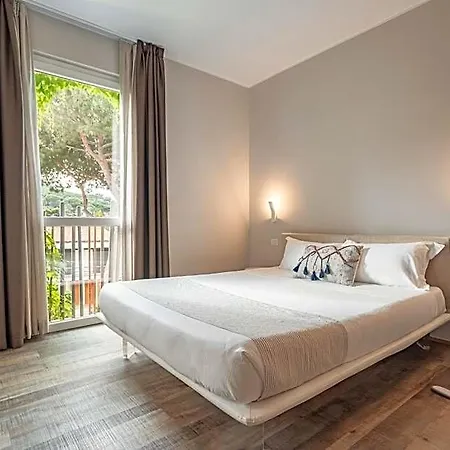 מלון Marina Garden 4*