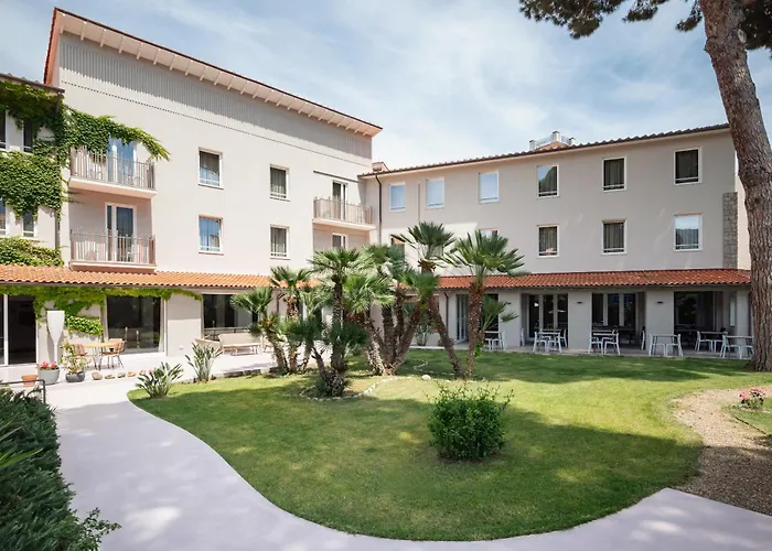 Hotel Marina Garden 4*